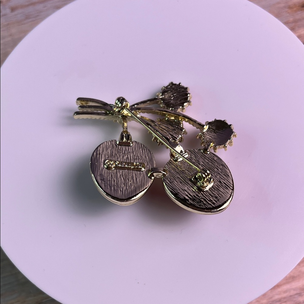 1960s Sarah Coventry vintage brooch red strawberries pin goldtone metal marked - Picture 9 of 11